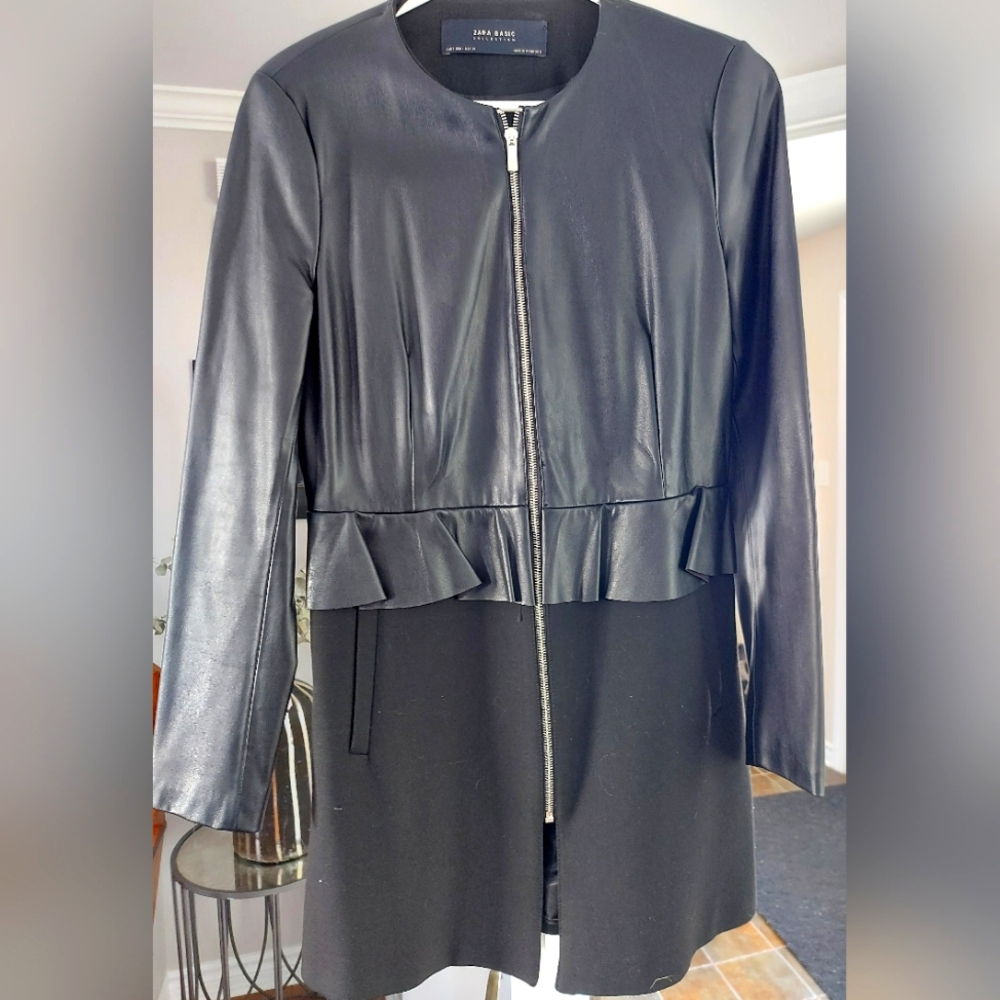⭐️⭐️⭐️ Zara Black Women's Jacket with Ruffle Detail.